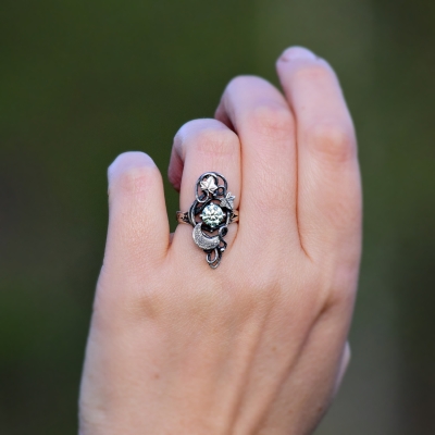 Niezwykły Pierścionek z Moissanitem